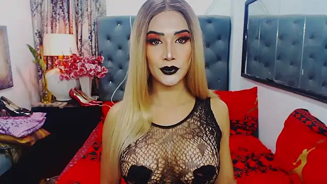 Snapshot of Mistress4fun chatting on March 13, 7:15 am Mistress4fun online show from March 13, 7:15 am