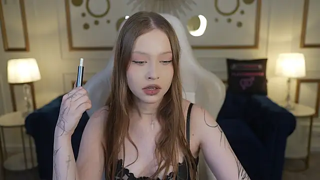 Esmie Smile online show from November 14, 7:45 pm