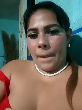 Snapshot of camila_rogue chatting on October 12, 1:37 am camila rogue online show from October 12, 1:37 am