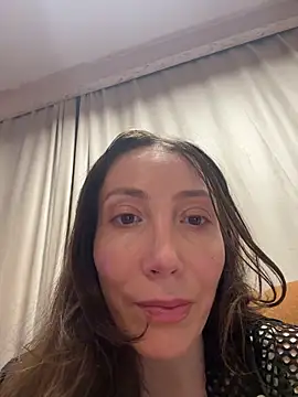 HellaryTourent online show from February 10, 5:39 pm