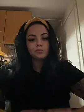 sexybunny18255 online show from September 28, 7:30 pm