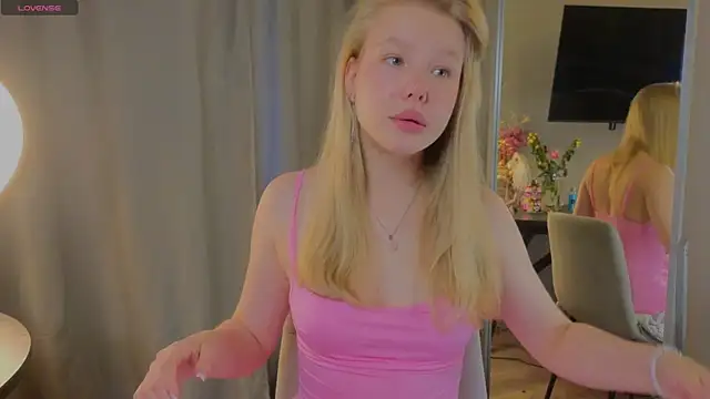 Snapshot of emilyshepar_d chatting on September 11, 2:11 am emilyshepar d online show from September 11, 2:11 am
