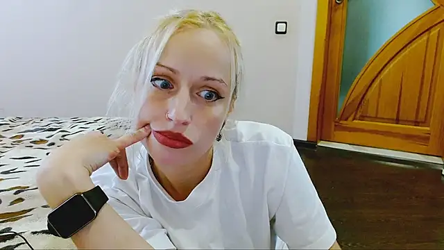 Snapshot of SatinQueen90 chatting on September 10, 11:21 am SatinQueen90 online show from September 10, 11:21 am