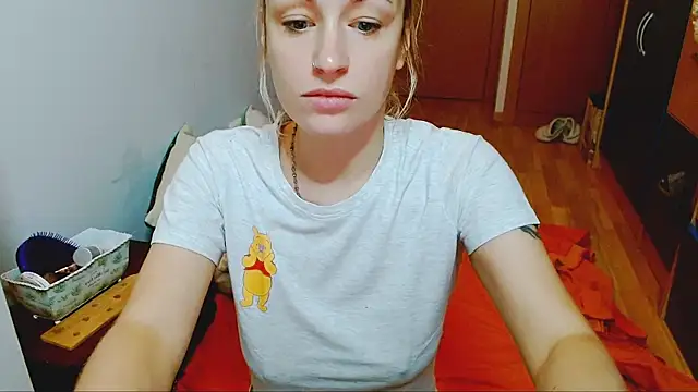 Snapshot of SatinQueen90 chatting on October 22, 6:35 am SatinQueen90 online show from October 22, 6:35 am