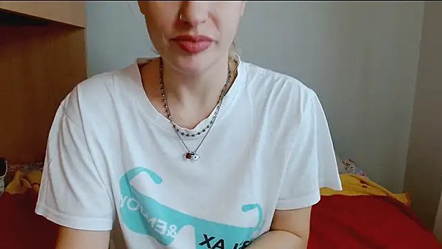 Snapshot of SatinQueen90 chatting on November 15, 10:45 am SatinQueen90 online show from November 15, 10:45 am