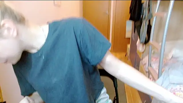 Snapshot of SatinQueen90 chatting on November 18, 5:45 am SatinQueen90 online show from November 18, 5:45 am