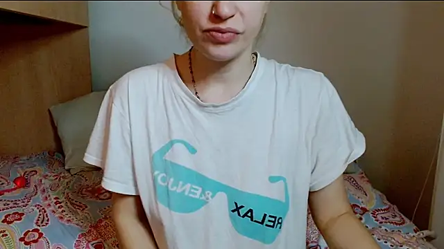 Snapshot of SatinQueen90 chatting on November 19, 6:24 am SatinQueen90 online show from November 19, 6:24 am