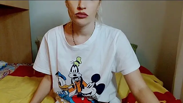 Snapshot of SatinQueen90 chatting on November 25, 8:14 am SatinQueen90 online show from November 25, 8:14 am