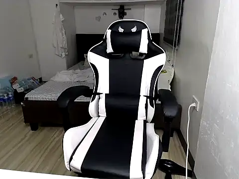 eattmebabyy online show from November 30, 11:58 am