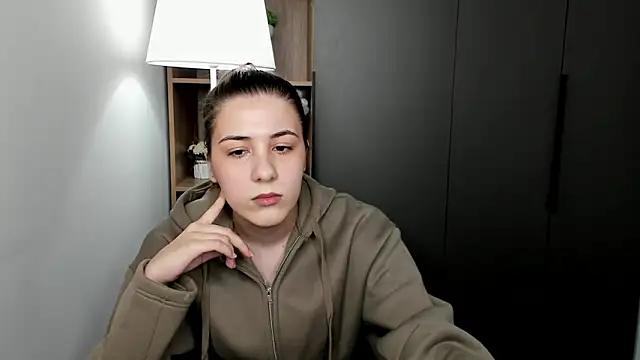 QueenieGitt online show from March 14, 5:24 am