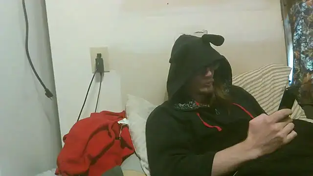 Snapshot of dandonn chatting on February 8, 1:58 pm dandonn online show from February 8, 1:58 pm