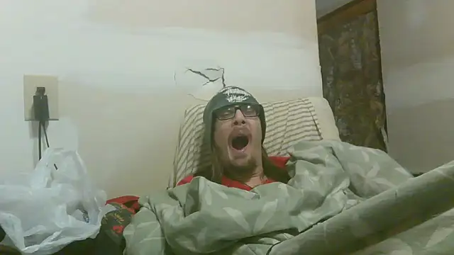 Snapshot of dandonn chatting on February 13, 10:22 am dandonn online show from February 13, 10:22 am