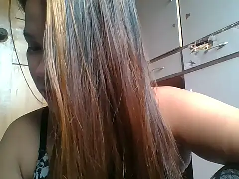 Snapshot of Bhubbles888 chatting on February 18, 4:52 am Bhubbles888 online show from February 18, 4:52 am