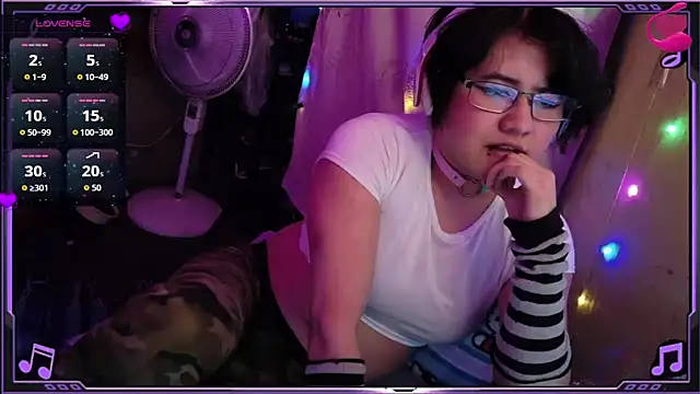 Snapshot of Ftm_Bunny chatting on April 19, 1:21 pm Ftm Bunny online show from April 19, 1:21 pm