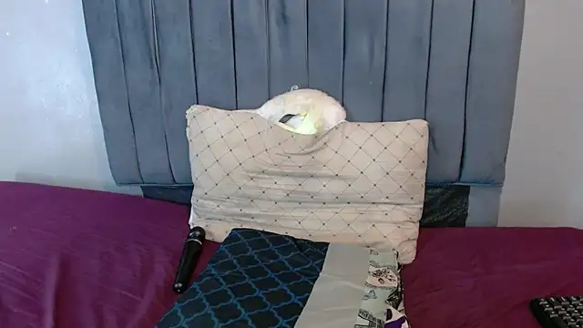 ChubbyBuddyxXx online show from November 22, 7:35 pm