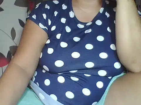 Snapshot of sweety_pilipina chatting on October 24, 8:49 pm sweety pilipina online show from October 24, 8:49 pm