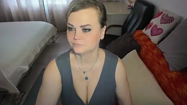 Snapshot of MildMature chatting on June 21, 1:41 am MildMature online show from June 21, 1:41 am