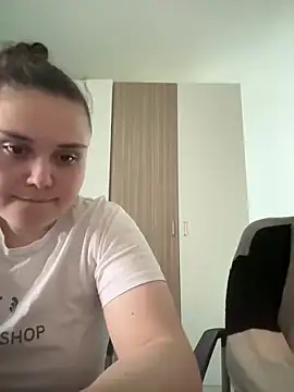 Snapshot of FemmeAffair chatting on February 5, 7:29 pm FemmeAffair online show from February 5, 7:29 pm