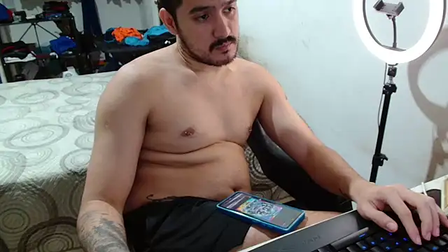 Snapshot of Leonino231 chatting on March 18, 9:29 pm Leonino231 online show from March 18, 9:29 pm