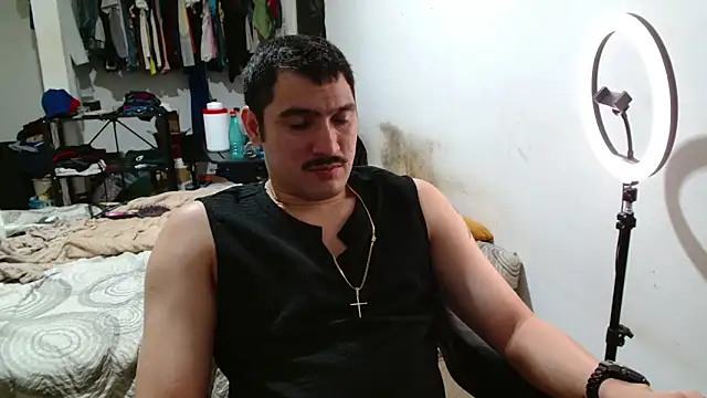 Snapshot of Leonino231 chatting on March 22, 5:33 am Leonino231 online show from March 22, 5:33 am