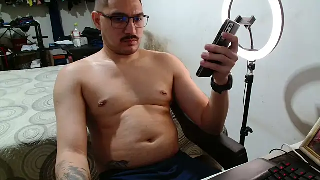 Snapshot of Leonino231 chatting on March 26, 8:14 pm Leonino231 online show from March 26, 8:14 pm