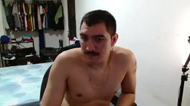 Snapshot of Leonino231 chatting on April 18, 10:32 pm Leonino231 online show from April 18, 10:32 pm