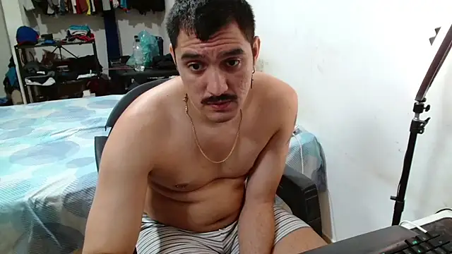 Snapshot of Leonino231 chatting on April 19, 5:45 pm Leonino231 online show from April 19, 5:45 pm
