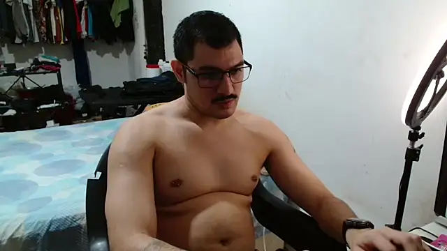 Snapshot of Leonino231 chatting on April 20, 9:49 pm Leonino231 online show from April 20, 9:49 pm