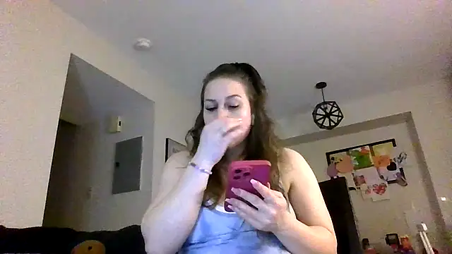 Snapshot of thedevinemama chatting on February 22, 2:56 am thedevinemama online show from February 22, 2:56 am