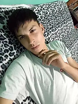 Snapshot of frankitocam4 chatting on December 1, 7:30 pm frankitocam4 online show from December 1, 7:30 pm