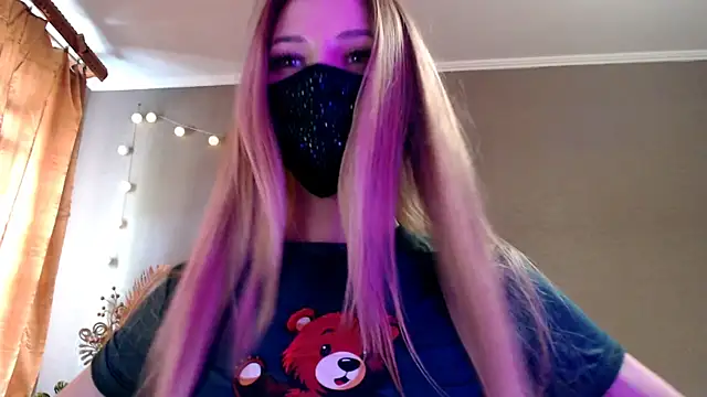 Snapshot of Iris_lave chatting on May 4, 2:24 pm Iris lave online show from May 4, 2:24 pm