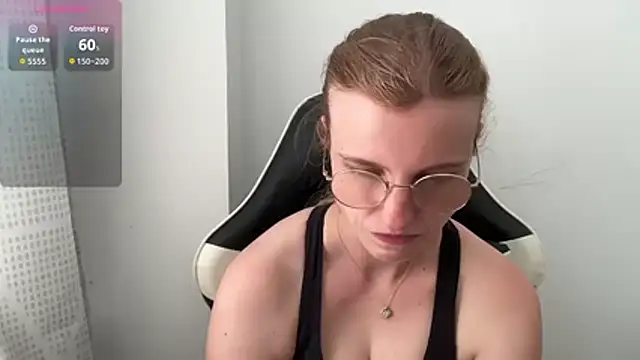 Snapshot of BustyKellyXXX chatting on June 24, 1:21 pm BustyKellyXXX online show from June 24, 1:21 pm