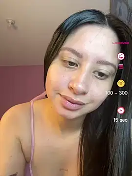 Snapshot of lucy_grey25 chatting on June 22, 4:37 pm lucy grey25 online show from June 22, 4:37 pm