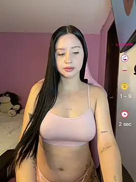 Snapshot of lucy_grey25 chatting on June 28, 4:35 pm lucy grey25 online show from June 28, 4:35 pm
