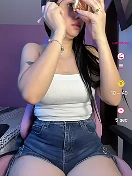 Snapshot of lucy_grey25 chatting on July 12, 5:37 pm lucy grey25 online show from July 12, 5:37 pm