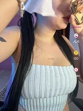 Snapshot of lucy_grey25 chatting on July 19, 6:00 pm lucy grey25 online show from July 19, 6:00 pm