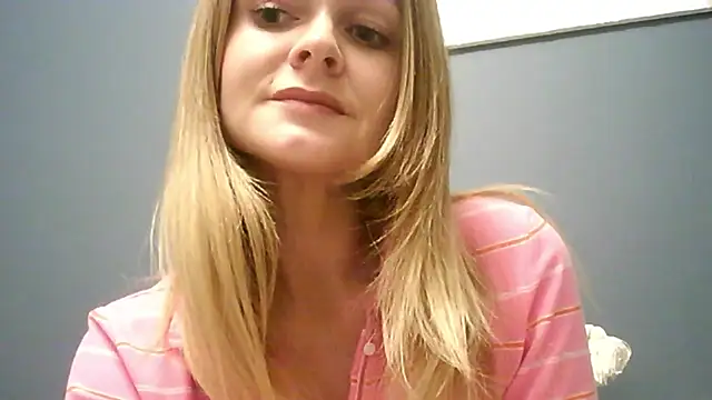 Snapshot of Ginger-bb chatting on November 1, 3:47 pm Ginger-bb online show from November 1, 3:47 pm