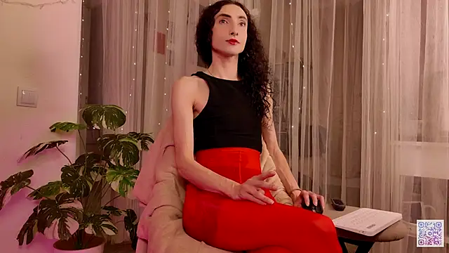 Snapshot of Queen_of_tease chatting on October 27, 5:50 pm Queen of tease online show from October 27, 5:50 pm