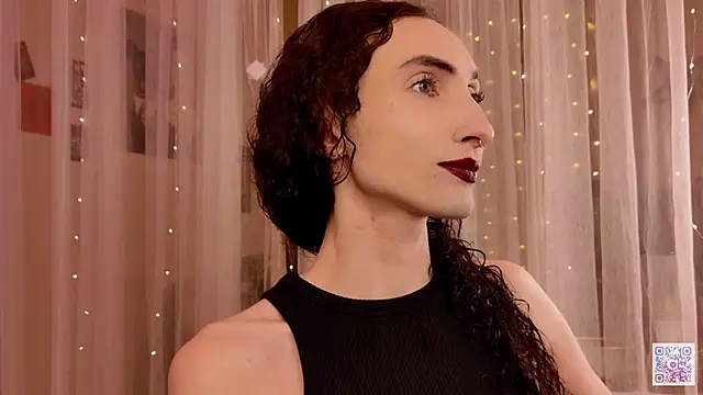 Snapshot of Queen_of_tease chatting on November 18, 9:08 pm Queen of tease online show from November 18, 9:08 pm