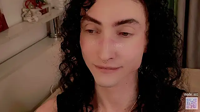 Snapshot of Queen_of_tease chatting on January 12, 5:12 am Queen of tease online show from January 12, 5:12 am