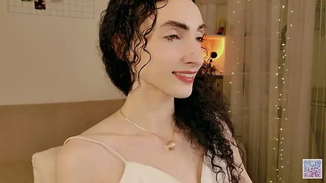 Snapshot of Queen_of_tease chatting on February 14, 6:15 pm Queen of tease online show from February 14, 6:15 pm