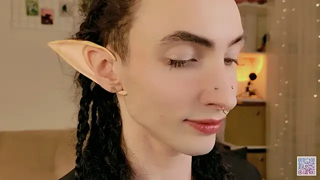 Snapshot of Queen_of_tease chatting on February 16, 9:44 pm Queen of tease online show from February 16, 9:44 pm