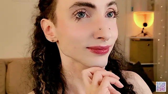 Snapshot of Queen_of_tease chatting on February 19, 10:17 pm Queen of tease online show from February 19, 10:17 pm