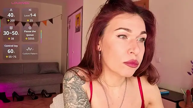 Snapshot of ReginaFoXXXy chatting on April 13, 11:05 am ReginaFoXXXy online show from April 13, 11:05 am