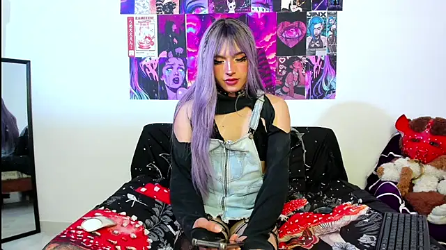 Snapshot of _viollette_ chatting on June 18, 12:33 am viollette online show from June 18, 12:33 am