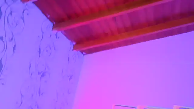 Snapshot of pocahontamoon chatting on May 6, 6:24 pm pocahontamoon online show from May 6, 6:24 pm