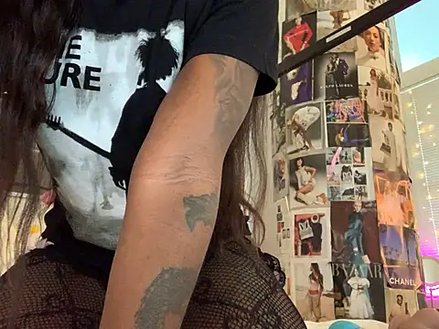 Snapshot of Kylielovesyou chatting on February 11, 3:17 pm Kylielovesyou online show from February 11, 3:17 pm