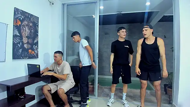 Snapshot of Crazymen_hot chatting on September 15, 2:11 am Crazymen hot online show from September 15, 2:11 am