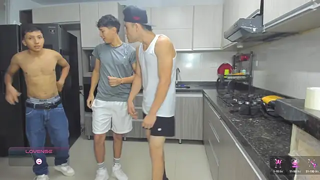 Snapshot of Crazymen_hot chatting on September 23, 11:19 pm Crazymen hot online show from September 23, 11:19 pm