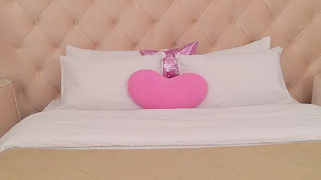 Snapshot of NoraHaynes chatting on January 18, 2:59 am NoraHaynes online show from January 18, 2:59 am